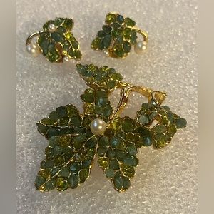 SWOBODA LEAF  BROOCH ~ GENUINE PERIDOT  SIGNED a with Earrings Missing 1 Pearl